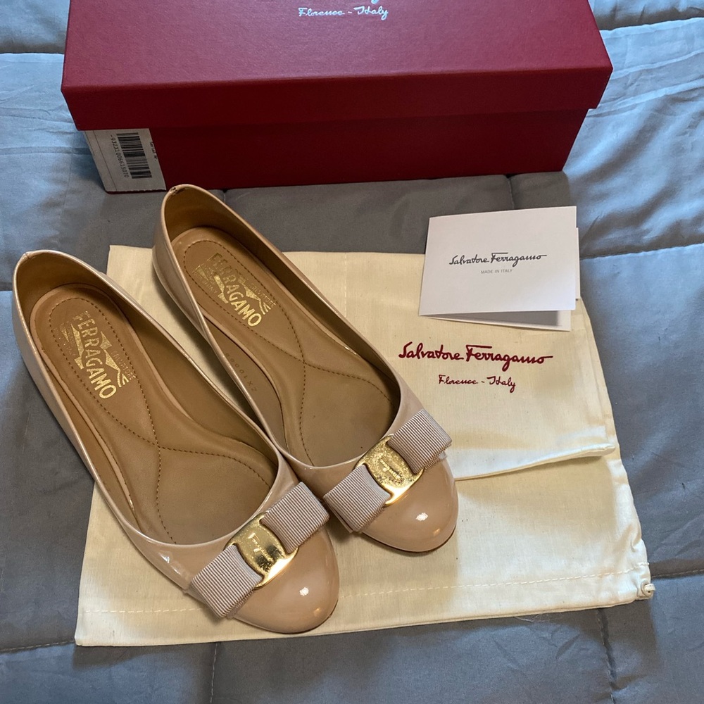 Salvatore Ferragamo Patent Varina Flats 7B